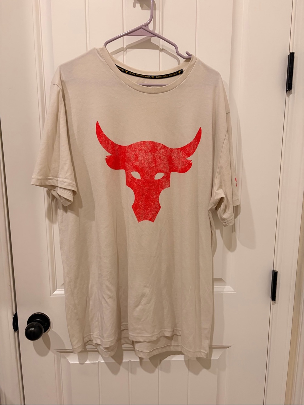Under Armour Cream Short-Sleeve Tee with Red Bull Skull Graphic
